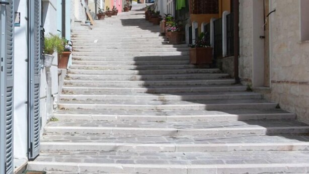 A narrow stone staircase leading up to a building with balconies and potted plants. - N099 - Numana, delightful apartment 150mt from the sea (Numana)
