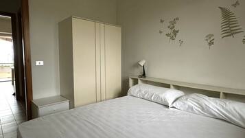 3 bedrooms, bed sheets