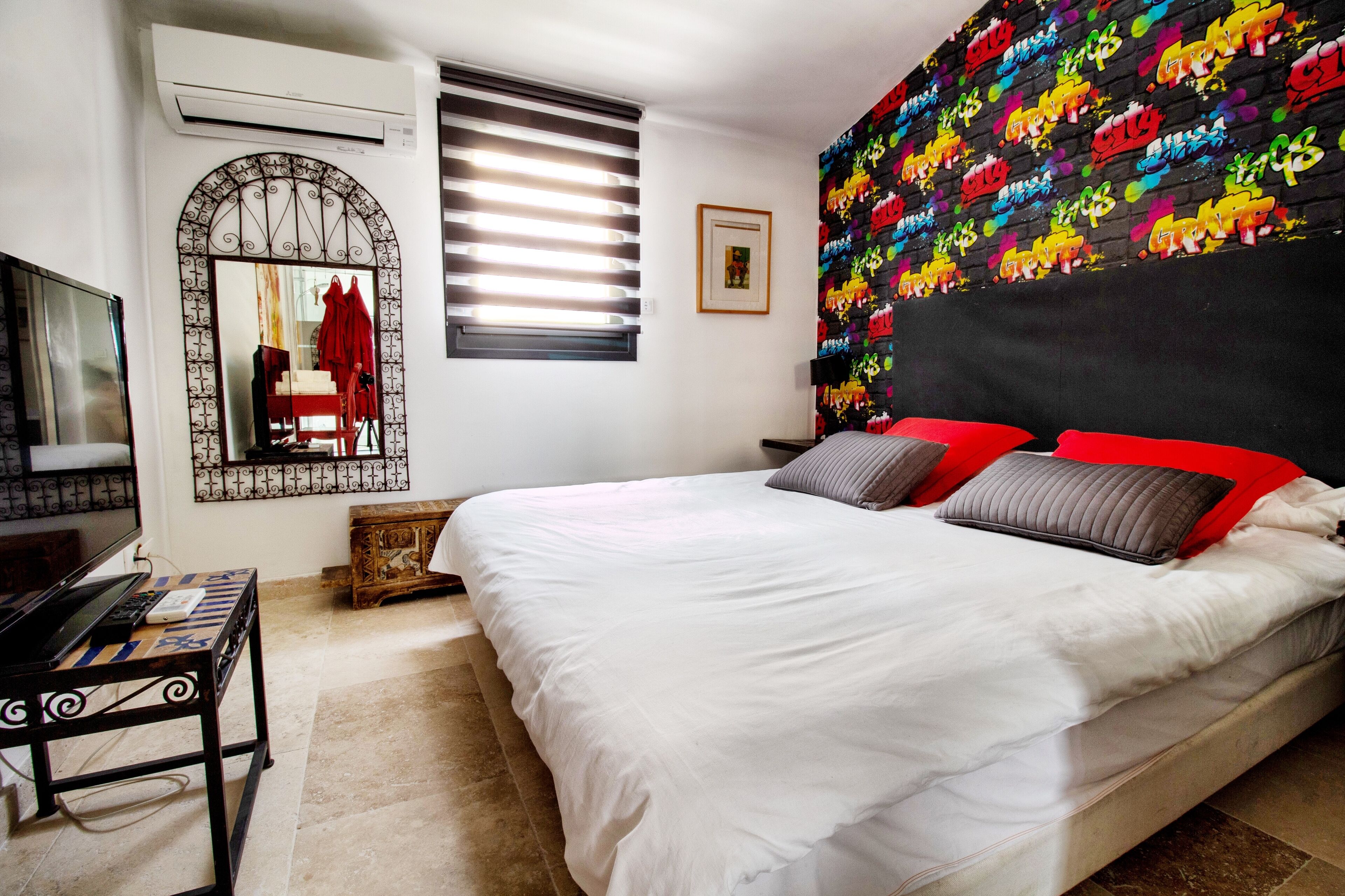 3 slaapkamers, een kluis op de kamer, een strijkplank/strijkijzer, wifi