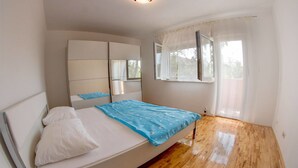 Apartment | 3 bedrooms, iron/ironing board, free WiFi, bed sheets - Apartment Gomilica (Kastela)