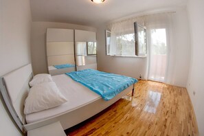 Appartement | 3 chambres, fer et planche à repasser, Wi-Fi gratuit, draps fournis