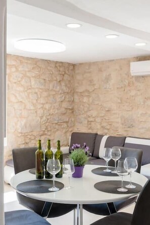 Appartement, 1 slaapkamer | Dineren in de kamer