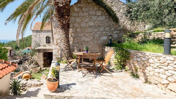 Property grounds - Luxury Apartment Ladovina (Jelsa)