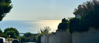 N183 - Numana, new villa with garden