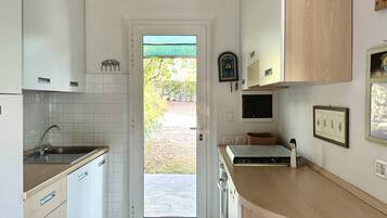 Fridge, oven, dishwasher
