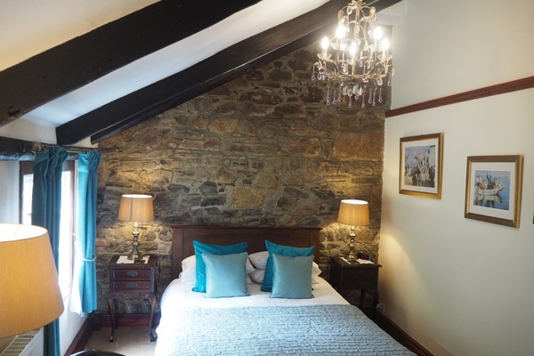 Superior Double Room, 1 Queen Bed, Courtyard View | Premium bedding, blackout drapes, iron/ironing board, WiFi (free)
