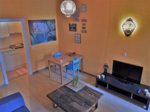 Traditional Apartment, Canal View, Mountainside | Living area | Flat-screen TV - Pension Winnemuller (Cochem)