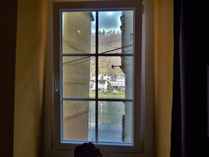 Traditional Apartment, Canal View, Mountainside