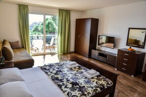 Caja de seguridad en la habitación, wifi gratis y ropa de cama
