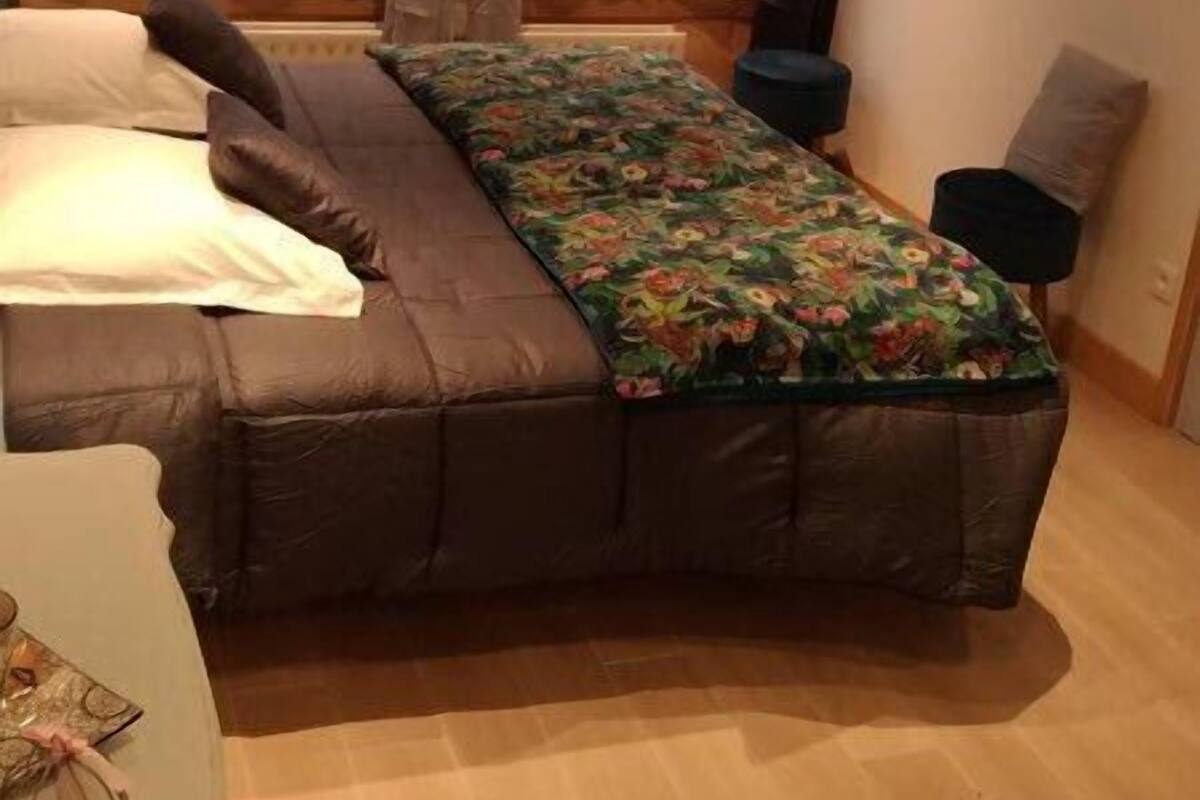 Quarto casal | Berços grátis, Wi-Fi de cortesia, roupa de cama