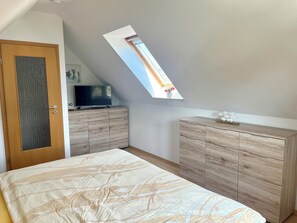 2 Schlafzimmer, Reisekinderbett, kostenloses WLAN, Bettwäsche