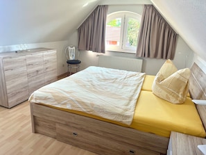 2 Schlafzimmer, Reisekinderbett, kostenloses WLAN, Bettwäsche