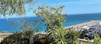 Smuk villa 8 sovepladser, panoramaudsigt over havet fra alle værelser. Særlige tilbud!