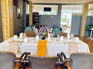 Frühstück, Mittagessen und Abendessen