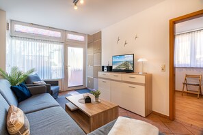 TV, ping pong, books, stereo