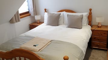Apartment, 2 Bedrooms | 2 bedrooms, hypo-allergenic bedding, iron/ironing board, travel cot