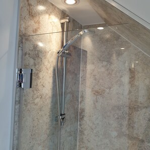 Apartment, 2 Schlafzimmer | Dusche im Bad