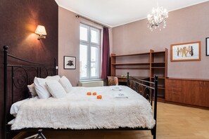Comfort Apartment | Desk, laptop workspace, iron/ironing board, free WiFi