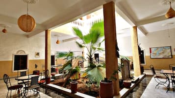 傳統三人房, 花園景 | 露台/庭院