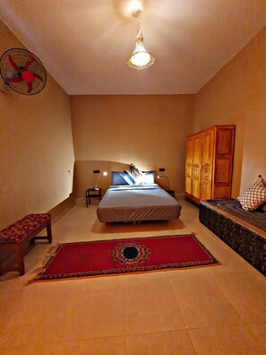 1 habitación, decoración personalizada y muebles diferentes
