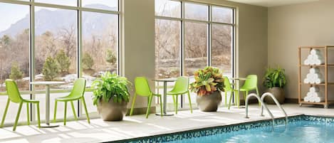 Indoor pool, pool loungers