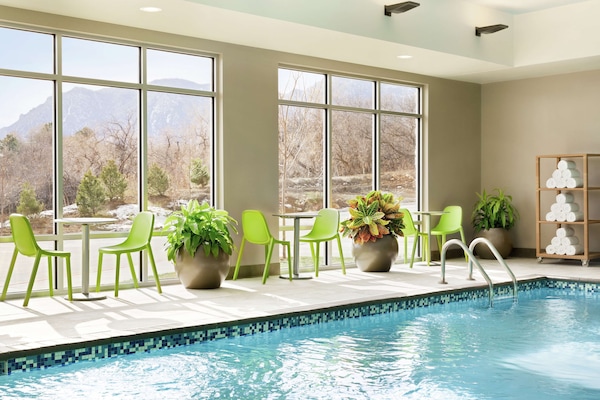 Indoor pool, pool loungers