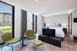 Zimmersafe, individuell dekoriert, Bügeleisen/Bügelbrett