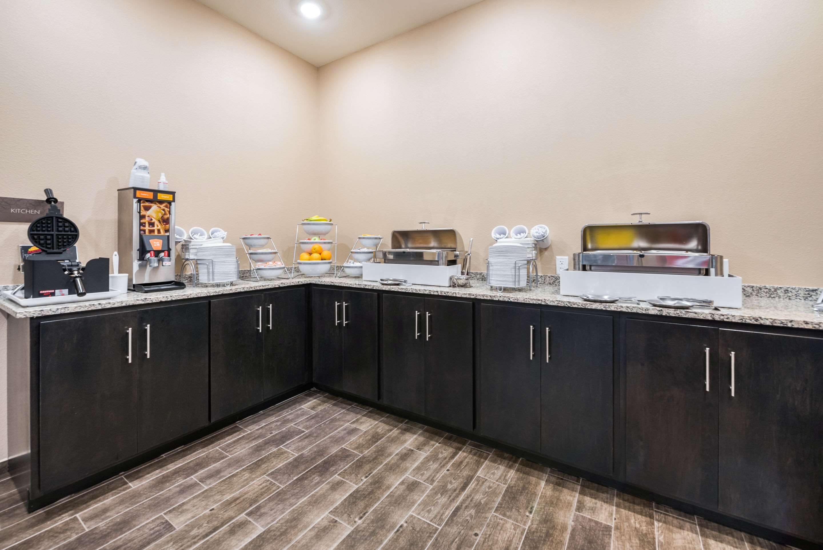 free daily full breakfast