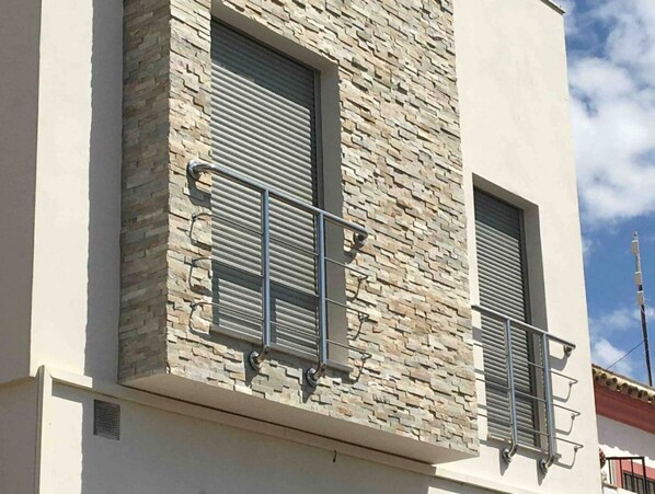 تفاصيل الفندق من الخارج