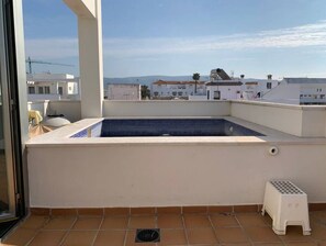 مغطس سبا خارجي