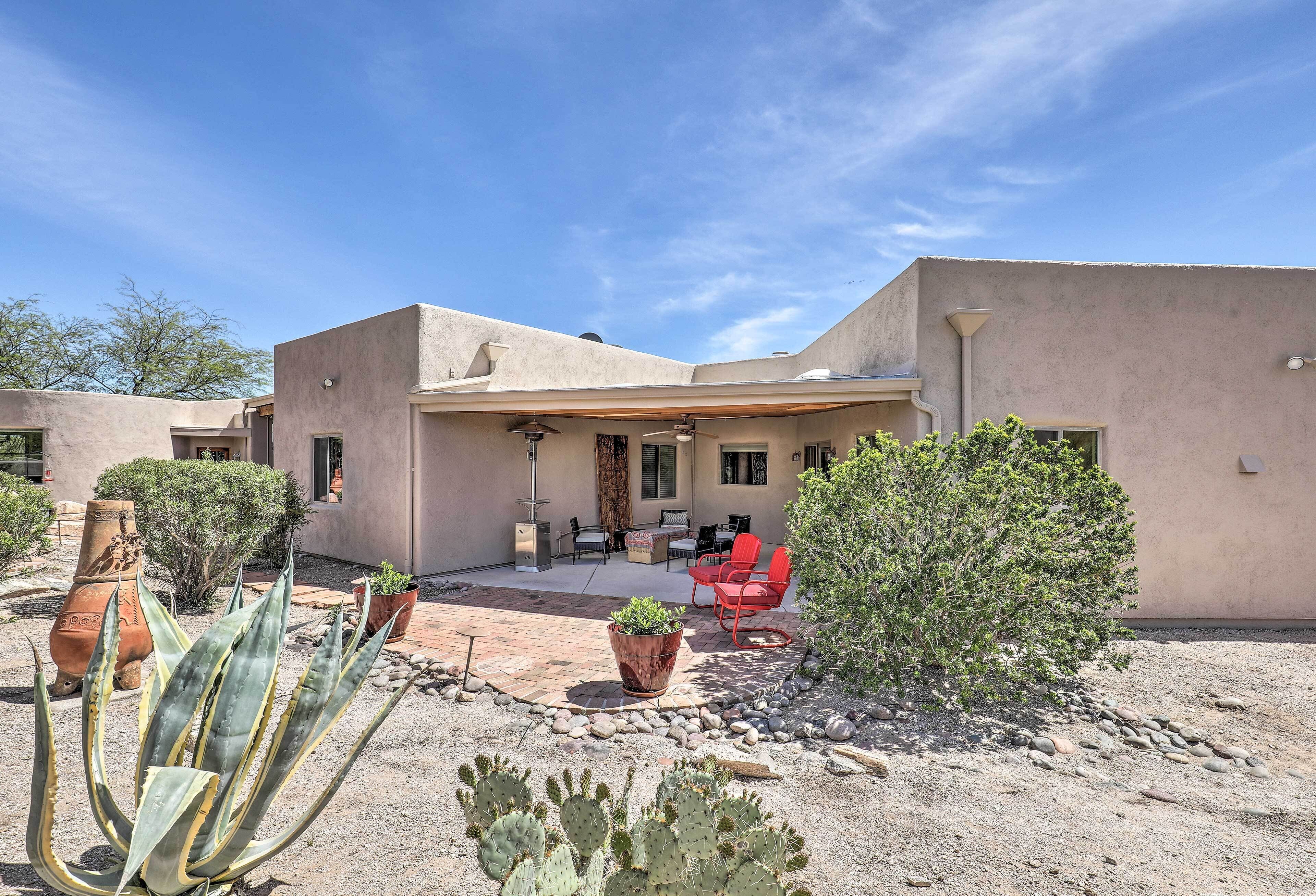 Tucson Home w/Covered Patio Near Outdoor Adventure