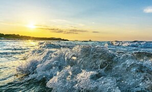 بالقرب من الشاطئ