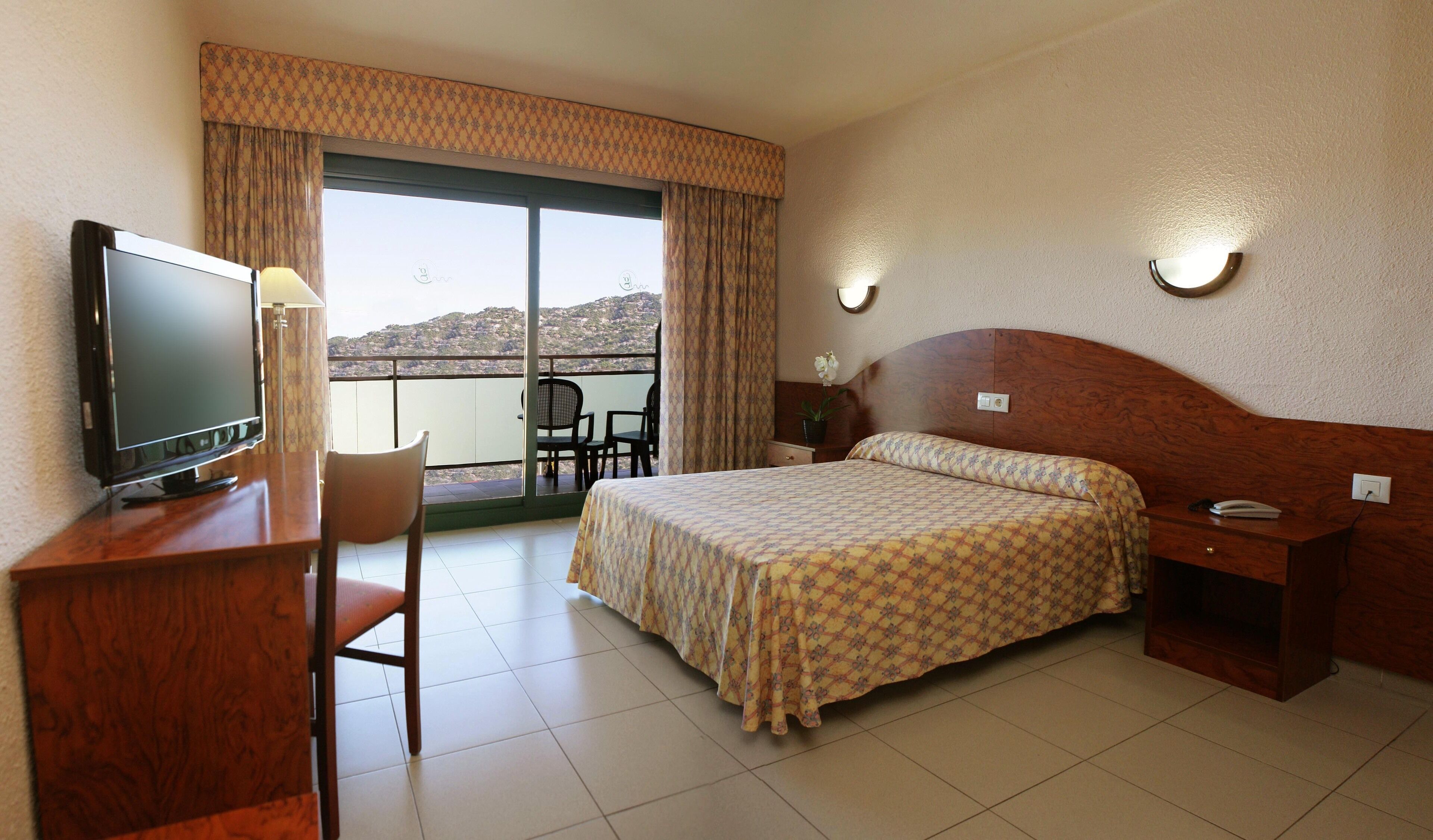 Desk, iron/ironing board (on request), free WiFi, bed sheets
