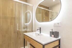 Bathtub, hair dryer, towels, shampoo - Apartamento Anfiteatro by Costa CarpeDiem (Calpe)