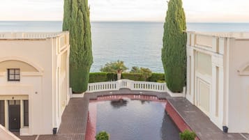 Een verwarmd zwembad