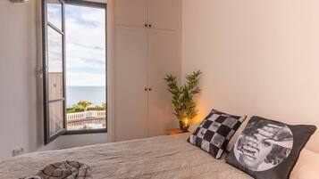 3 slaapkamers, een strijkplank/strijkijzer, reisbedje, wifi