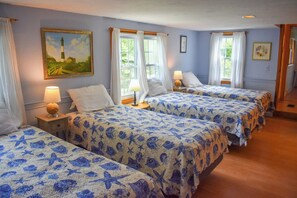 4 bedrooms, iron/ironing board, free WiFi