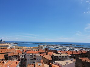 Vista para praia/oceano