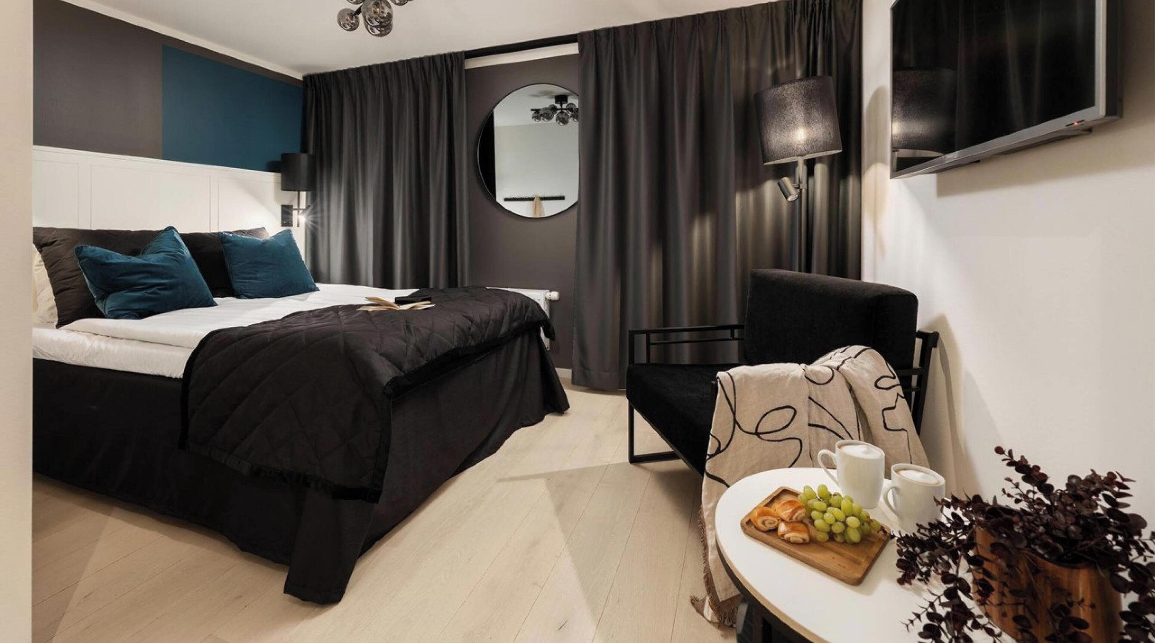 Quarto casal econômico | Ferros/tábuas de passar roupa, Wi-Fi de cortesia, roupa de cama