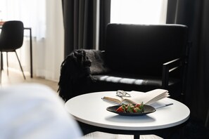 Estudio | Cortinas opacas y wifi gratis