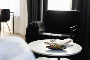 Studio | Blackout drapes, free WiFi, bed sheets