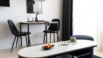 Studio - 1 queensize-säng med bäddsoffa (Medium) | Strykjärn/strykbräda, gratis wi-fi och sängkläder