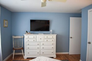 2 bedrooms, iron/ironing board, free WiFi