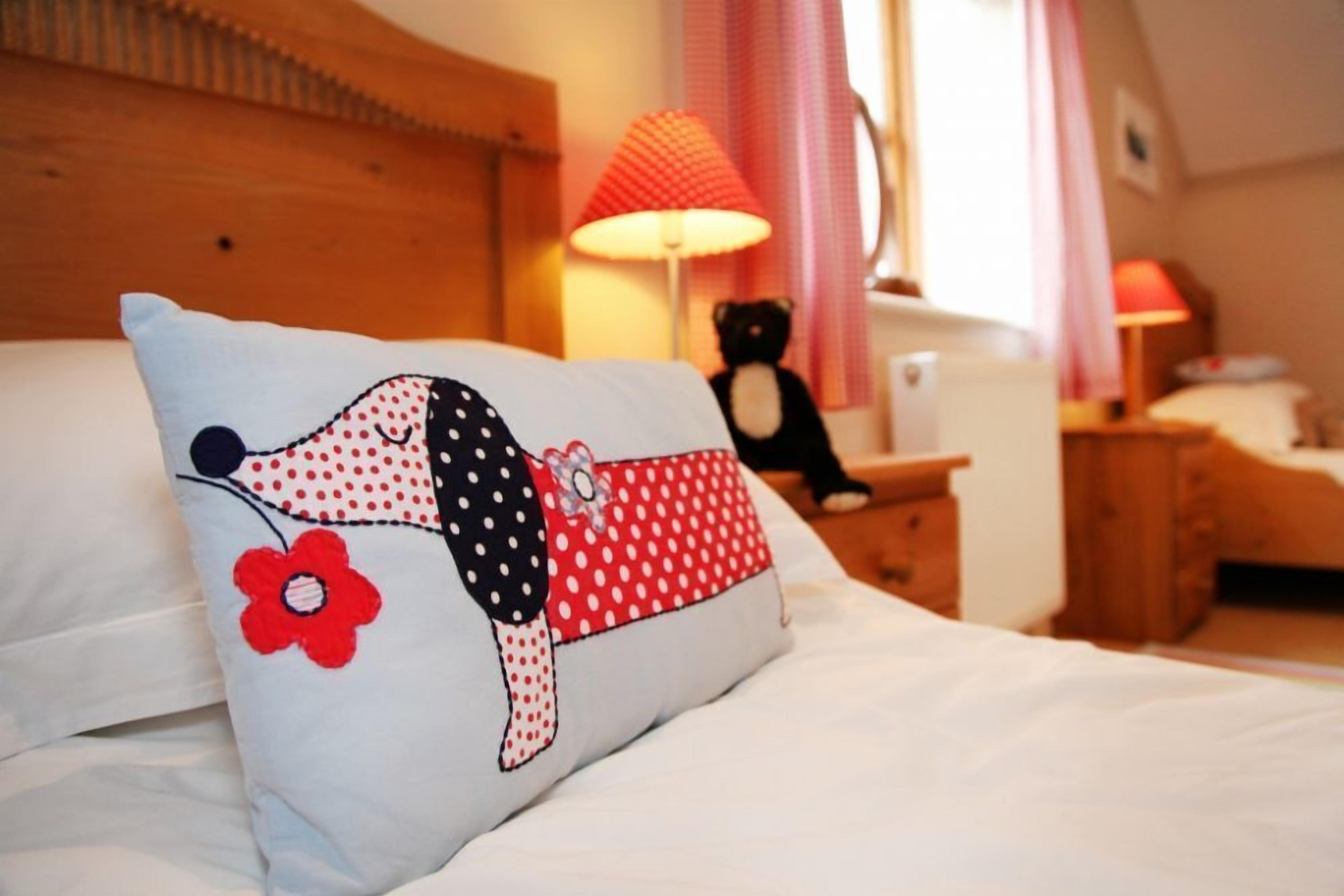 Cottage (Bramble) | Iron/ironing board, free WiFi, bed sheets