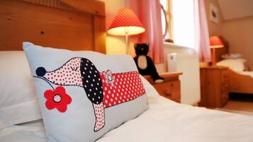 Cottage (Bramble) | Iron/ironing board, free WiFi, bed sheets