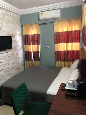 Comfort Single Room | In-room safe, individually decorated, individually furnished, desk - Royal Kamak Hotel (Tema)