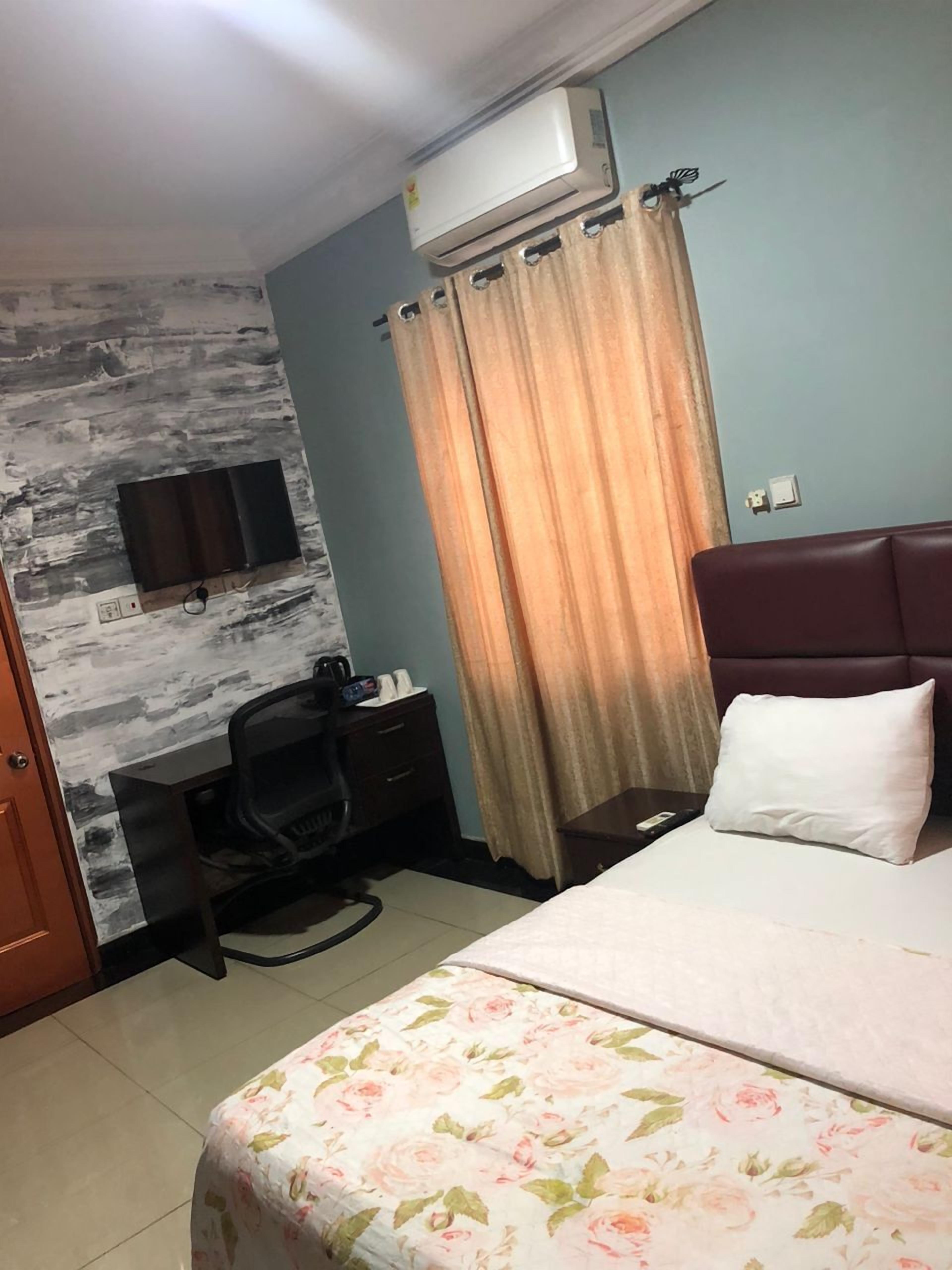 Habitación estándar | Caja de seguridad en la habitación y decoración personalizada 