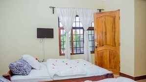 Twin Room | Premium bedding, in-room safe, bed sheets - Furaha Lodge (Bagamoyo)