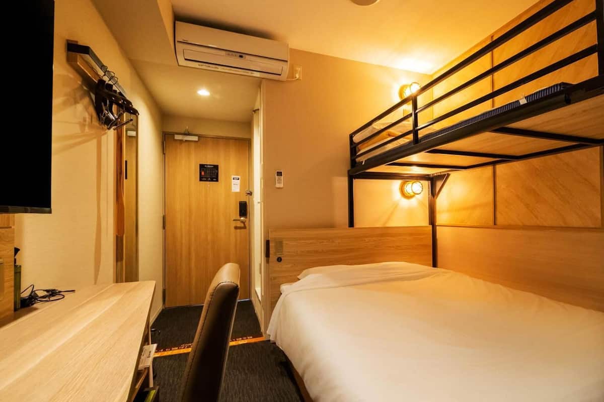 1 bedroom, desk, free wifi, bed sheets