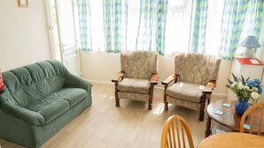 Unclassified image, 5 of 47, button - Cosy and Modern Chalet Near Norwich, England (Great Yarmouth)